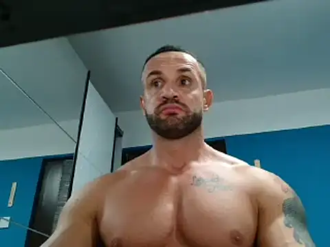 Snapshot of Magnificmuscles89 chatting on December 13, 10:34 pm Magnificmuscles89 online show from December 13, 10:34 pm