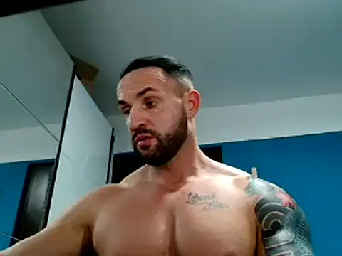 Snapshot of Magnificmuscles89 chatting on February 4, 8:06 pm Magnificmuscles89 online show from February 4, 8:06 pm