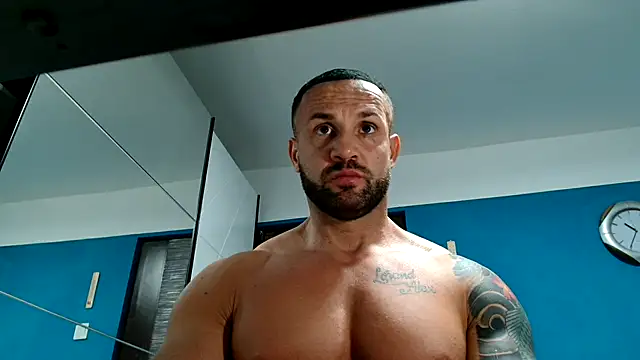 Snapshot of Magnificmuscles89 chatting on March 15, 8:32 pm Magnificmuscles89 online show from March 15, 8:32 pm