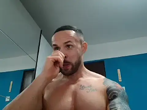 Snapshot of Magnificmuscles89 chatting on February 13, 10:00 pm Magnificmuscles89 online show from February 13, 10:00 pm