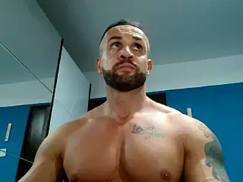 Snapshot of Magnificmuscles89 chatting on December 16, 9:52 pm Magnificmuscles89 online show from December 16, 9:52 pm