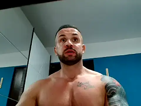 Snapshot of Magnificmuscles89 chatting on February 12, 10:15 pm Magnificmuscles89 online show from February 12, 10:15 pm