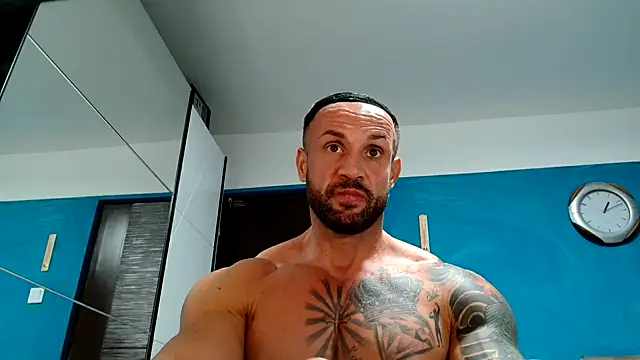 Snapshot of Magnificmuscles89 chatting on October 5, 10:14 pm Magnificmuscles89 online show from October 5, 10:14 pm