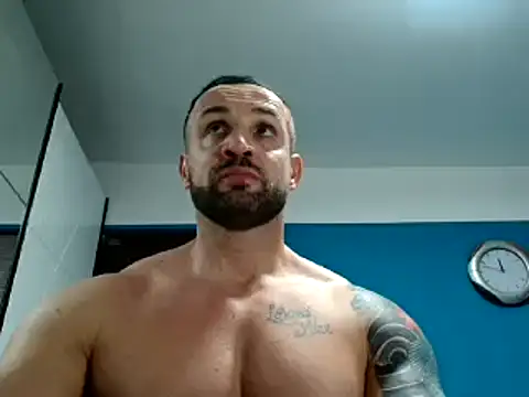 Snapshot of Magnificmuscles89 chatting on February 28, 9:44 pm Magnificmuscles89 online show from February 28, 9:44 pm