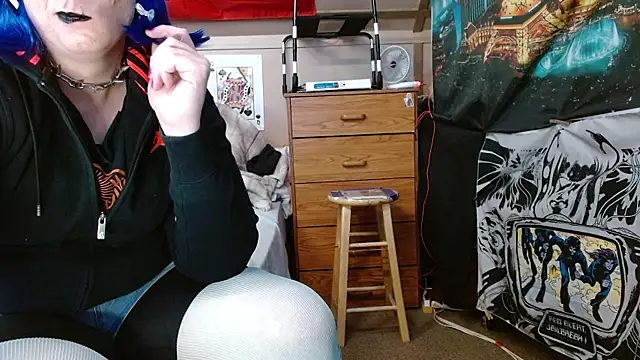 cosmicjones online show from April 21, 11:05 am