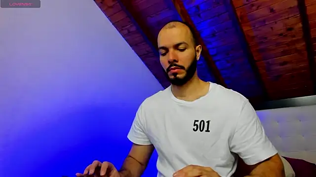 Tom Bailey online show from April 2, 12:57 pm