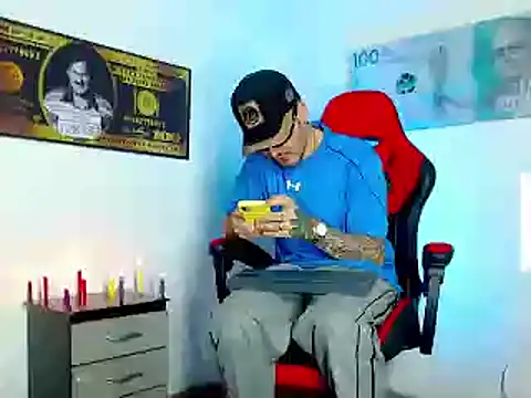 Snapshot of smoker445 chatting on December 7, 11:23 pm smoker445 online show from December 7, 11:23 pm