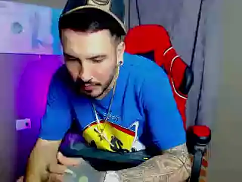 Snapshot of smoker445 chatting on January 17, 11:55 pm smoker445 online show from January 17, 11:55 pm