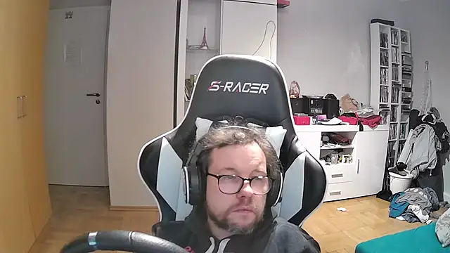 larsgessner30 online show from November 7, 9:51 pm