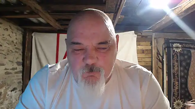 Newfiesausage1972 online show from January 18, 10:28 am