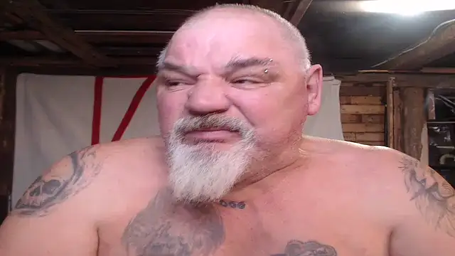 Newfiesausage1972 online show from March 17, 7:49 pm