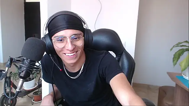 jay dimarco2 online show from February 9, 5:28 pm