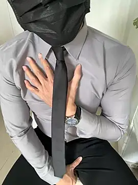 harrylouis1357 online show from January 1, 6:37 am