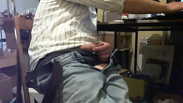 Snapshot of A_man_in_public chatting on October 19, 12:19 pm A man in public online show from October 19, 12:19 pm