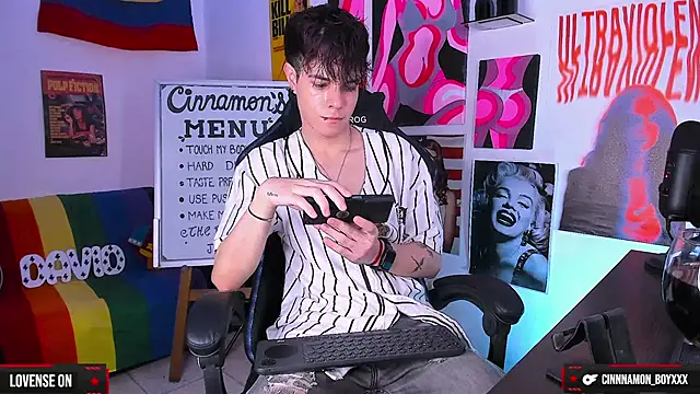 cinnamon boyxxx online show from December 6, 4:03 am