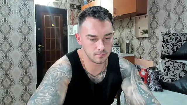 Snapshot of Jonmusclemaster chatting on October 21, 8:12 pm Jonmusclemaster online show from October 21, 8:12 pm