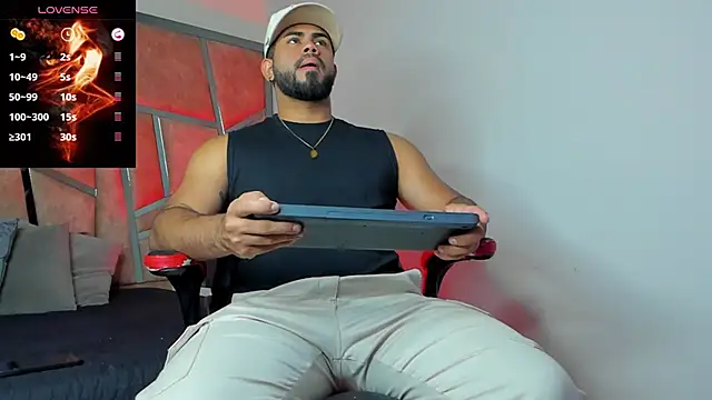 noah crux online show from December 11, 9:10 am