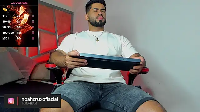 noah crux online show from December 17, 11:49 am