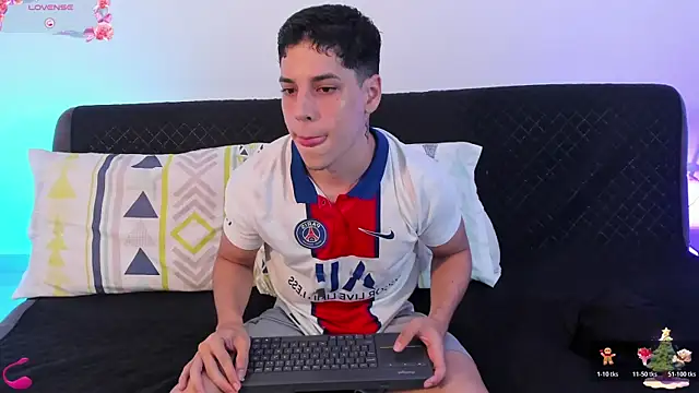 jonathanjoestar  online show from December 22, 11:13 pm