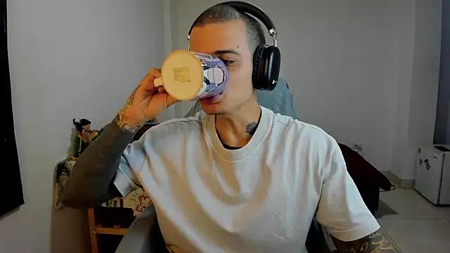 Snapshot of Balo_lovers chatting on March 11, 3:02 pm Balo lovers online show from March 11, 3:02 pm