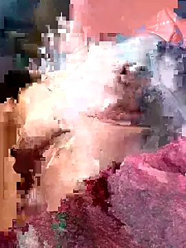 Snapshot of elmikibb chatting on October 9, 1:32 am elmikibb online show from October 9, 1:32 am