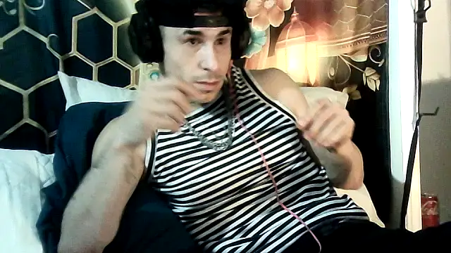 --D-a-D-D-y- online show from November 9, 7:45 am