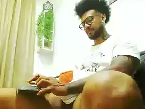 Snapshot of LewisStrong chatting on March 10, 5:39 pm LewisStrong online show from March 10, 5:39 pm