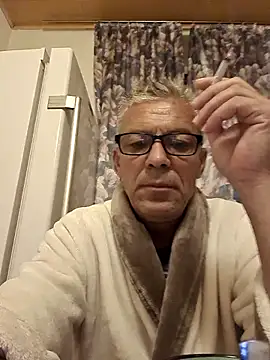 Snapshot of Picolo4111 chatting on October 3, 2:16 am Picolo4111 online show from October 3, 2:16 am
