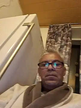 Snapshot of Picolo4111 chatting on October 4, 2:27 am Picolo4111 online show from October 4, 2:27 am