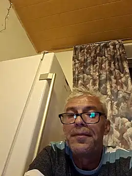 Snapshot of Picolo4111 chatting on October 8, 6:23 pm Picolo4111 online show from October 8, 6:23 pm