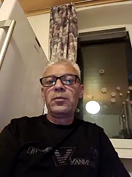 Snapshot of Picolo4111 chatting on October 13, 6:58 pm Picolo4111 online show from October 13, 6:58 pm