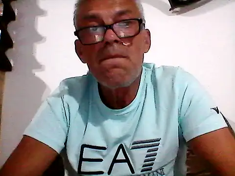 Snapshot of Picolo4111 chatting on September 23, 7:57 pm Picolo4111 online show from September 23, 7:57 pm