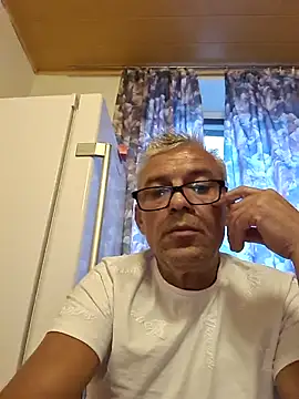 Snapshot of Picolo4111 chatting on September 28, 4:54 am Picolo4111 online show from September 28, 4:54 am