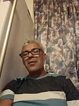 Snapshot of Picolo4111 chatting on October 7, 6:12 pm Picolo4111 online show from October 7, 6:12 pm