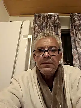 Snapshot of Picolo4111 chatting on October 5, 3:10 am Picolo4111 online show from October 5, 3:10 am