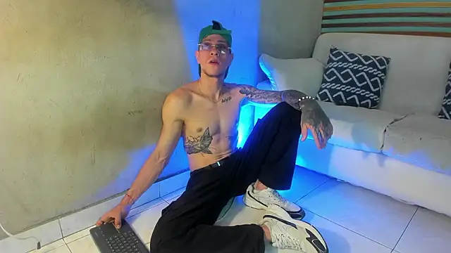 french sexx online show from February 15, 7:55 pm