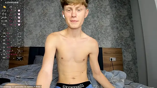 christian di0r online show from March 17, 9:12 am