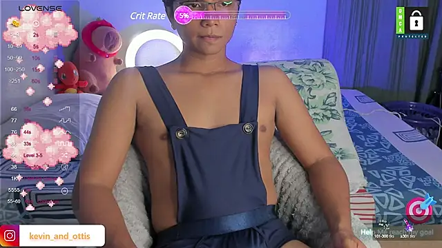 Snapshot of _Ottis_ chatting on January 24, 11:23 pm  Ottis  online show from January 24, 11:23 pm