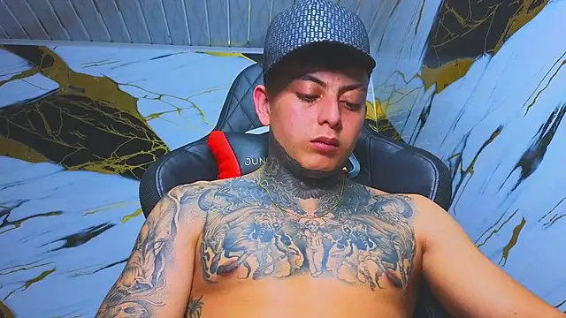 Kevin22 222 online show from November 12, 5:35 am