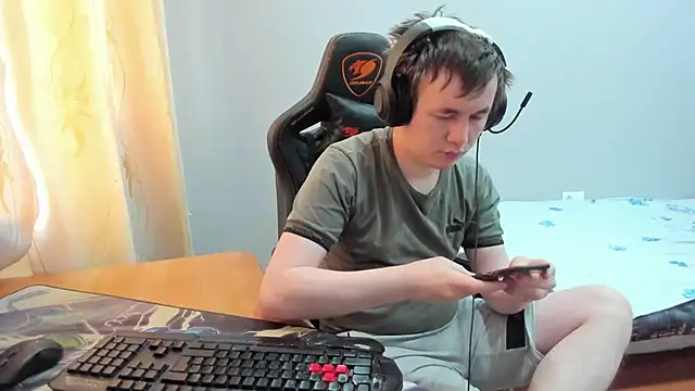 iliaskrislove online show from January 18, 7:54 am