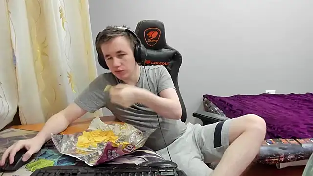 iliaskrislove online show from December 17, 4:31 am