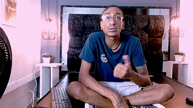 Snapshot of Jose_Smoke chatting on February 3, 3:20 am Jose Smoke online show from February 3, 3:20 am