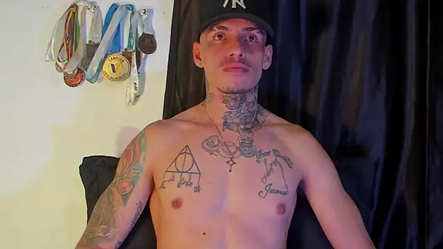 Snapshot of zyongracia chatting on February 23, 11:17 am zyongracia online show from February 23, 11:17 am