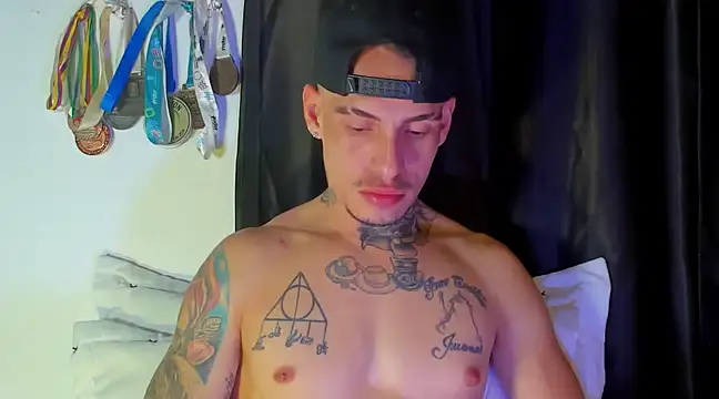 Snapshot of zyongracia chatting on January 25, 12:17 am zyongracia online show from January 25, 12:17 am