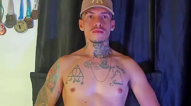 Snapshot of zyongracia chatting on December 15, 12:29 am zyongracia online show from December 15, 12:29 am