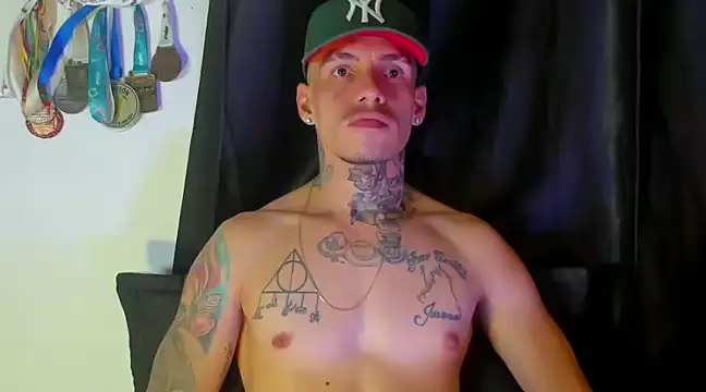 Snapshot of zyongracia chatting on January 14, 11:05 pm zyongracia online show from January 14, 11:05 pm