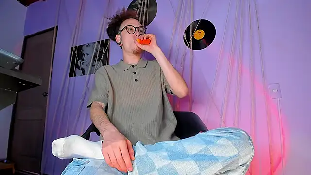 MrShaggy online show from February 10, 9:15 pm