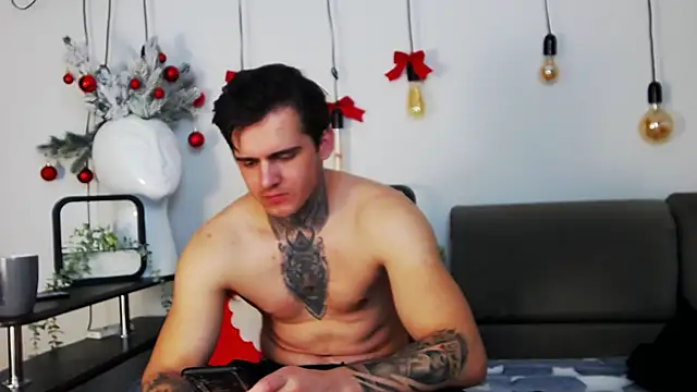 CarterCole online show from December 28, 7:44 am