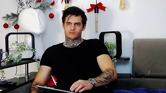 CarterCole online show from December 22, 8:05 am