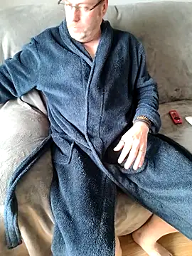 JulianJ50 online show from April 2, 12:02 pm